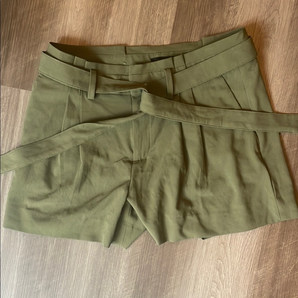 Banana Republic Green Cargo Shorts with Tailored Design